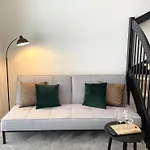 Bright Loft With Glazed Balcony Apartmán