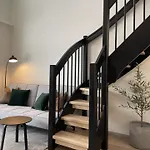 Bright Loft With Glazed Balcony * טמפרה