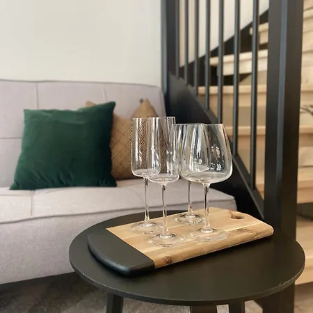 דירה Bright Loft With Glazed Balcony טמפרה