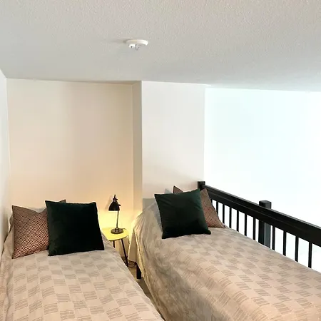 Bright Loft With Glazed Balcony Apartmán