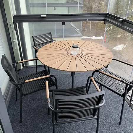 Bright Loft With Glazed Balcony דירה טמפרה